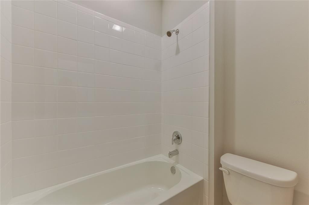 Guest Tub/Shower