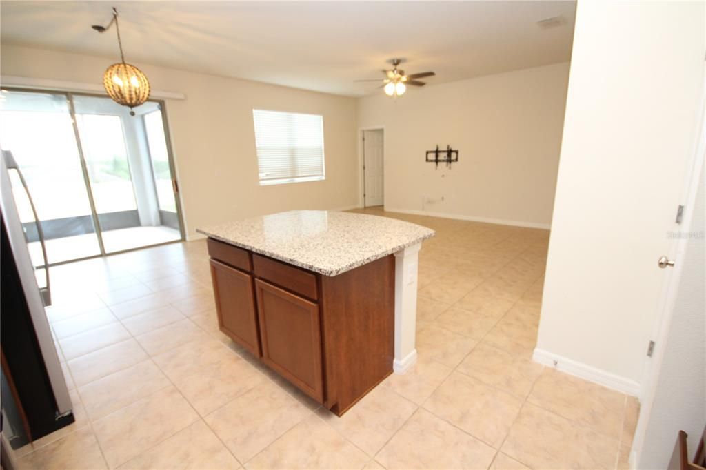 Recently Rented: $2,050 (3 beds, 2 baths, 1463 Square Feet)