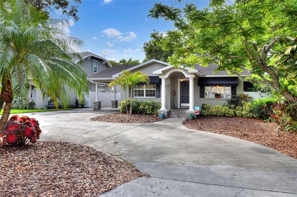 Recently Sold: $560,000 (4 beds, 2 baths, 1903 Square Feet)