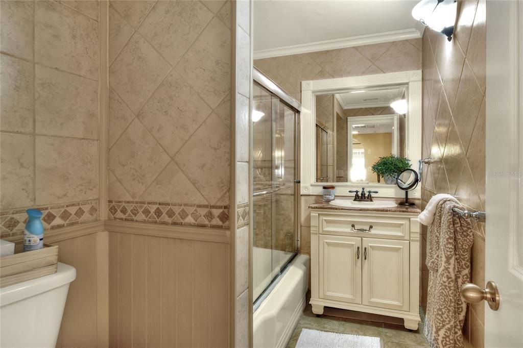最近售出: $560,000 (4 贝兹, 2 浴室, 1903 平方英尺)