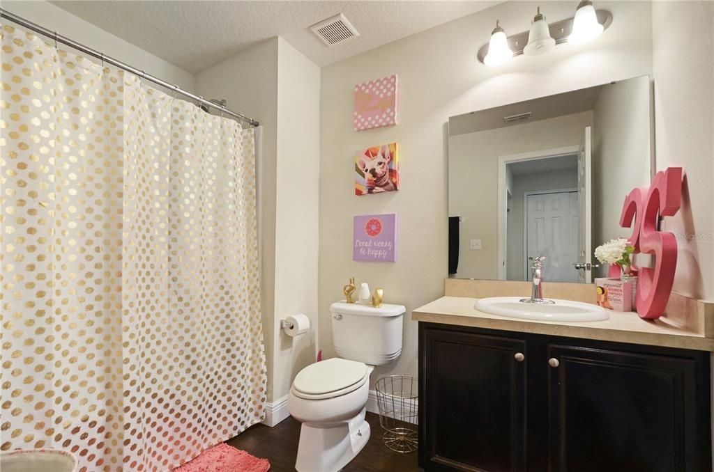 最近售出: $310,000 (3 贝兹, 2 浴室, 1572 平方英尺)