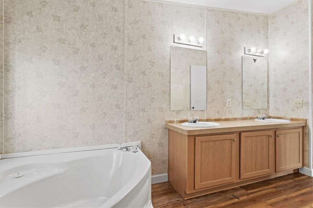 最近售出: $385,000 (3 贝兹, 2 浴室, 1620 平方英尺)