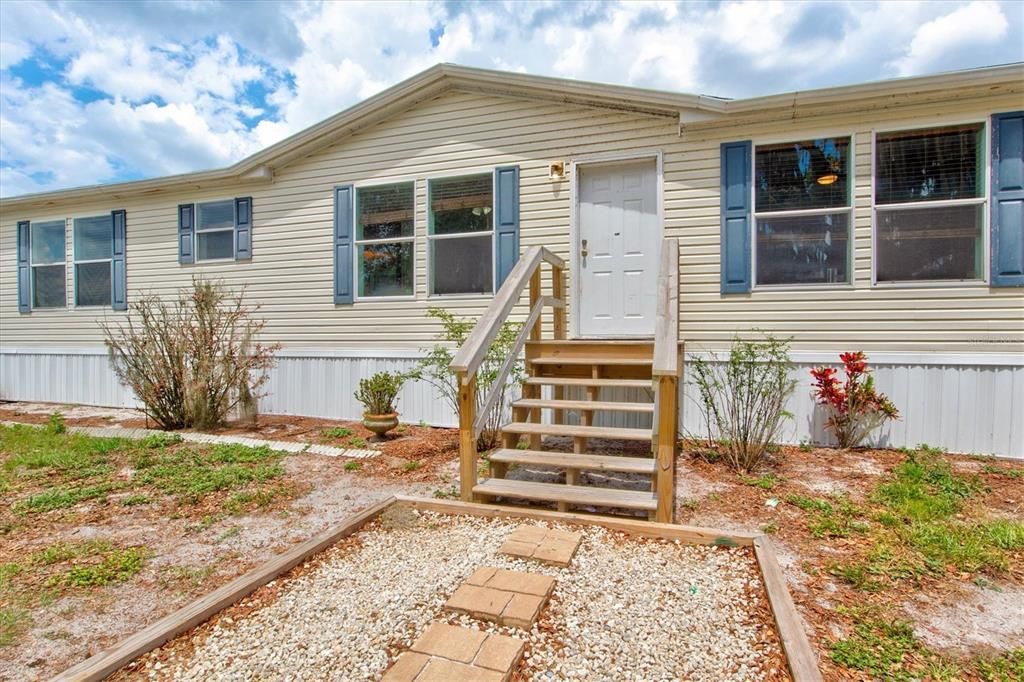 Recently Sold: $385,000 (3 beds, 2 baths, 1620 Square Feet)