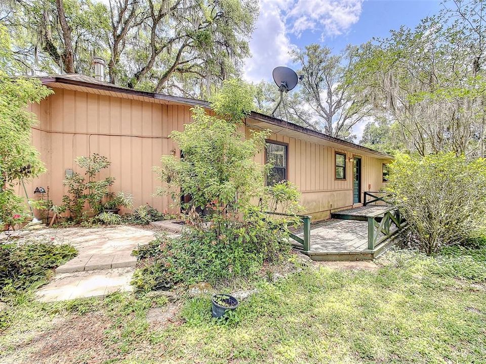 Recently Sold: $275,000 (3 beds, 1 baths, 1929 Square Feet)