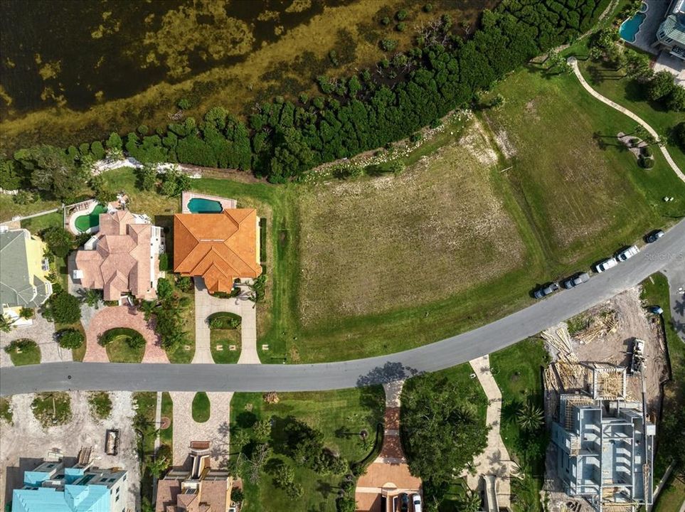 На продажу: $1,750,000 (0.38 acres)