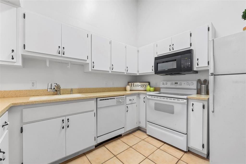 Recently Sold: $169,900 (1 beds, 1 baths, 790 Square Feet)