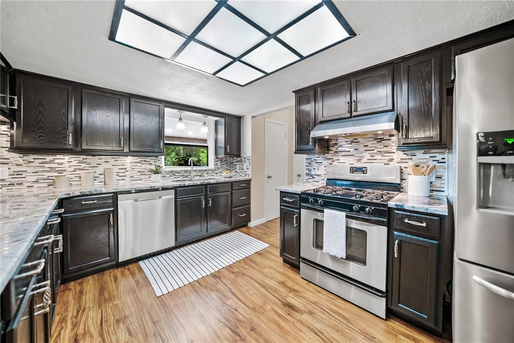 Recently Sold: $450,000 (3 beds, 2 baths, 1678 Square Feet)