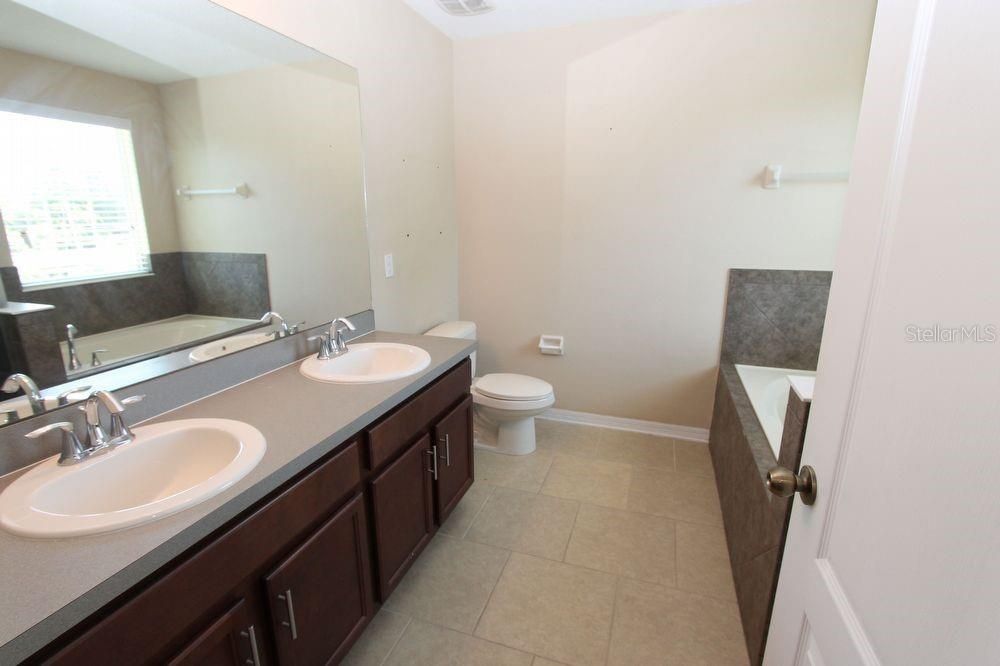 Недавно арендовано: $1,895 (2 спален, 2 ванн, 0 Квадратных фут)