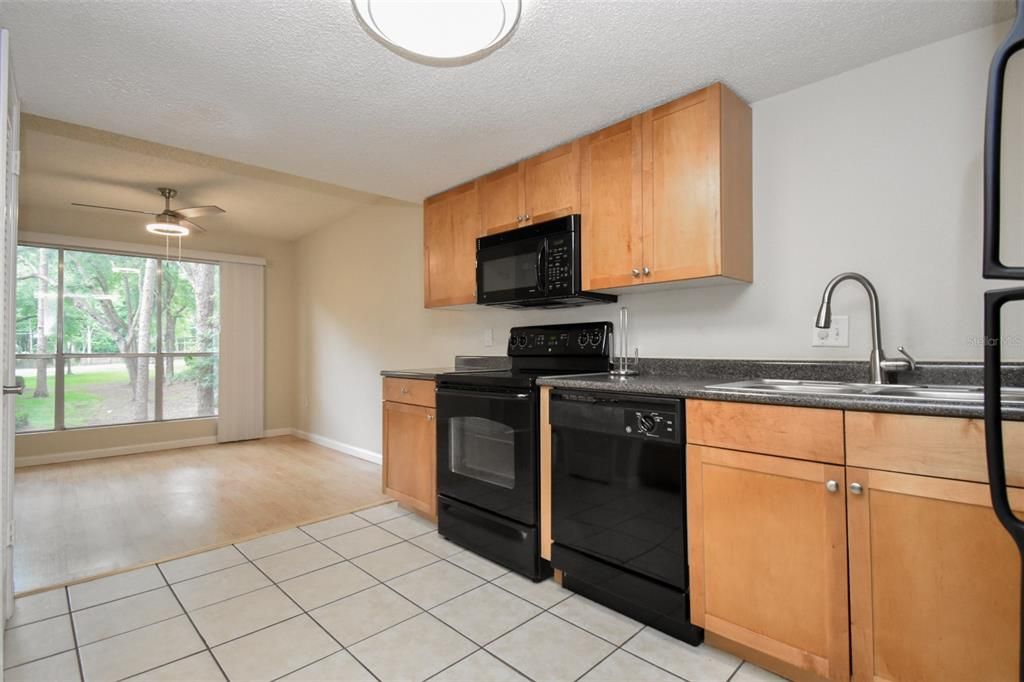Recently Sold: $170,000 (3 beds, 2 baths, 1278 Square Feet)