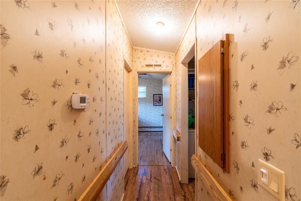 Recently Sold: $145,000 (2 beds, 1 baths, 896 Square Feet)