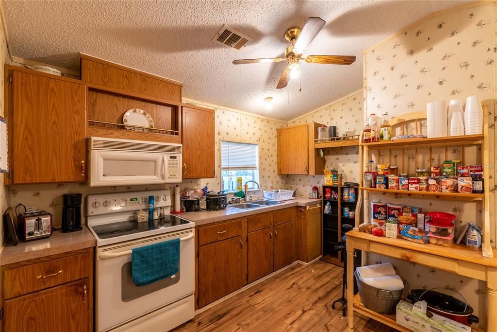 Recently Sold: $145,000 (2 beds, 1 baths, 896 Square Feet)