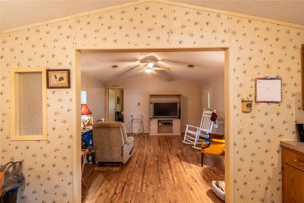 Recently Sold: $145,000 (2 beds, 1 baths, 896 Square Feet)