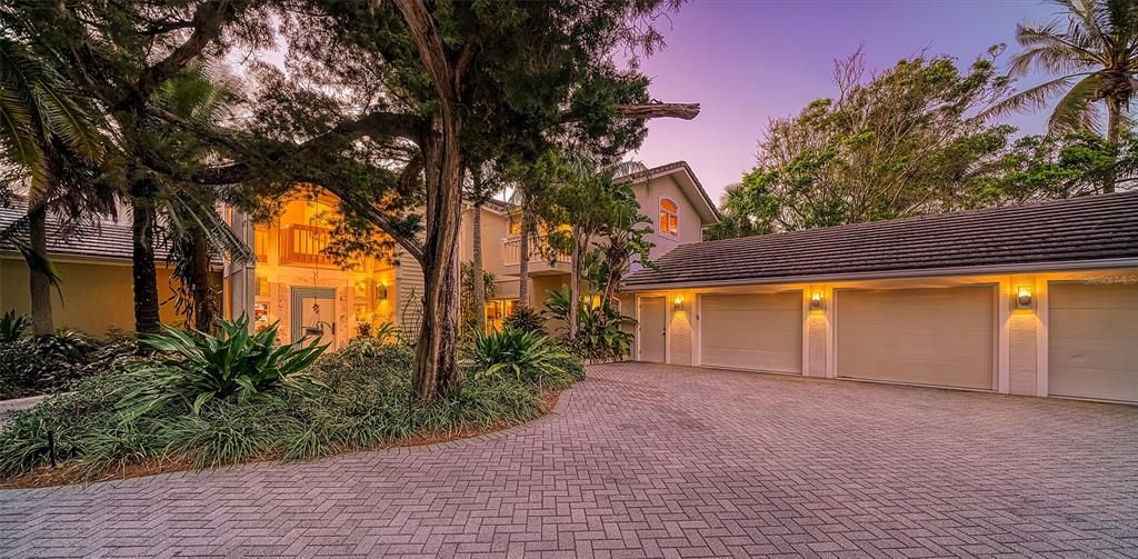 Recently Sold: $4,990,000 (5 beds, 4 baths, 4658 Square Feet)