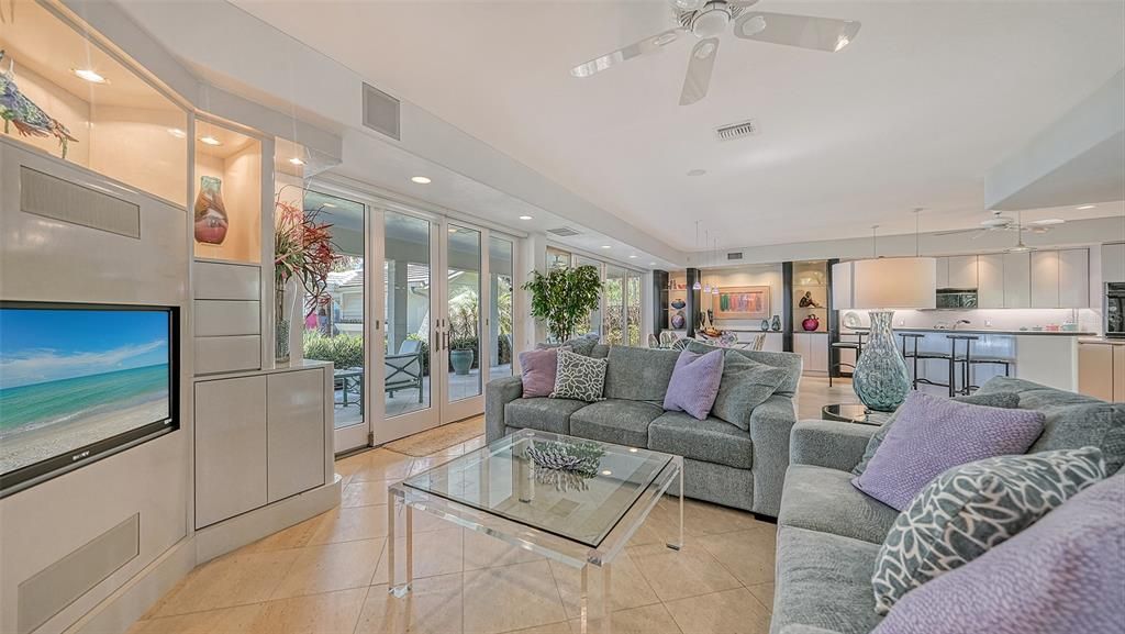 Recently Sold: $4,990,000 (5 beds, 4 baths, 4658 Square Feet)