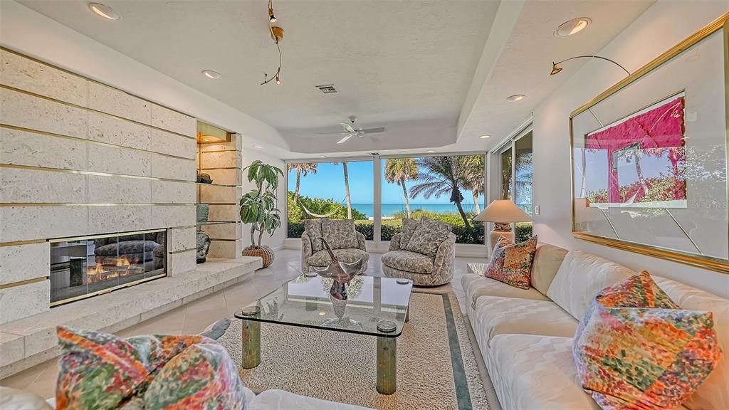 Recently Sold: $4,990,000 (5 beds, 4 baths, 4658 Square Feet)