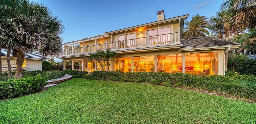 Recently Sold: $4,990,000 (5 beds, 4 baths, 4658 Square Feet)