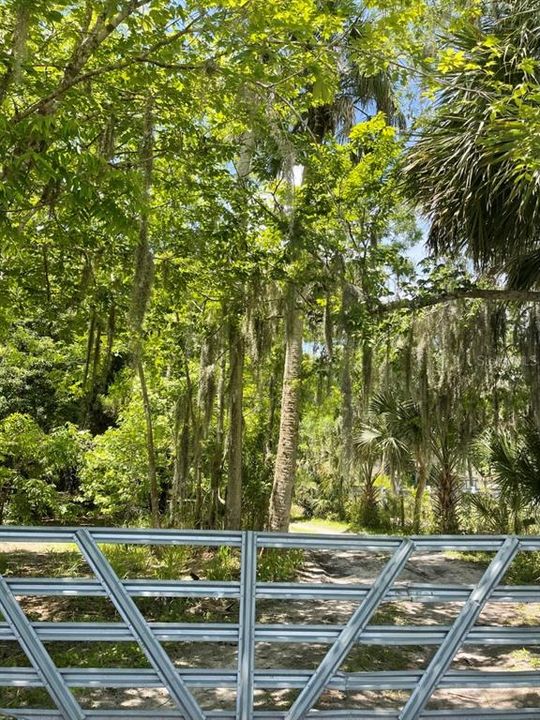 Vendido Recientemente: $379,000 (8.60 acres)