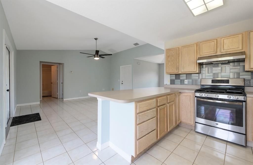 Recently Sold: $329,000 (2 beds, 2 baths, 1587 Square Feet)