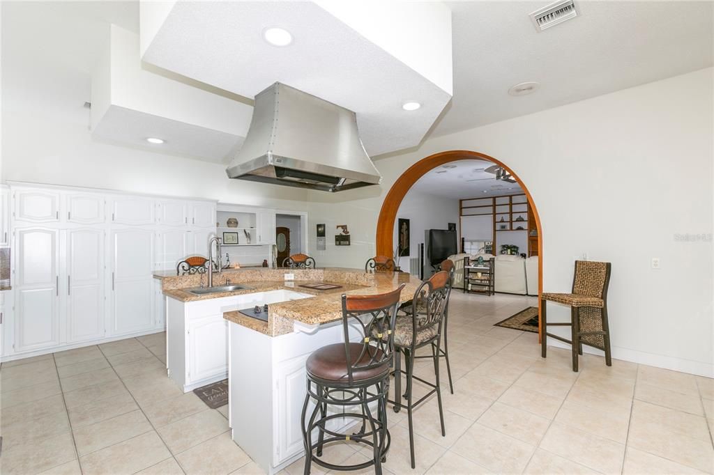 Recently Sold: $999,500 (5 beds, 5 baths, 7580 Square Feet)