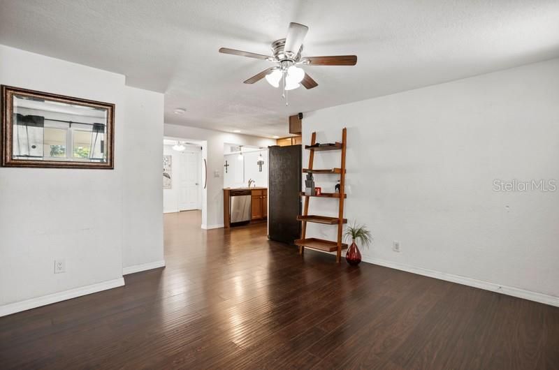 Recently Sold: $325,000 (3 beds, 2 baths, 1227 Square Feet)