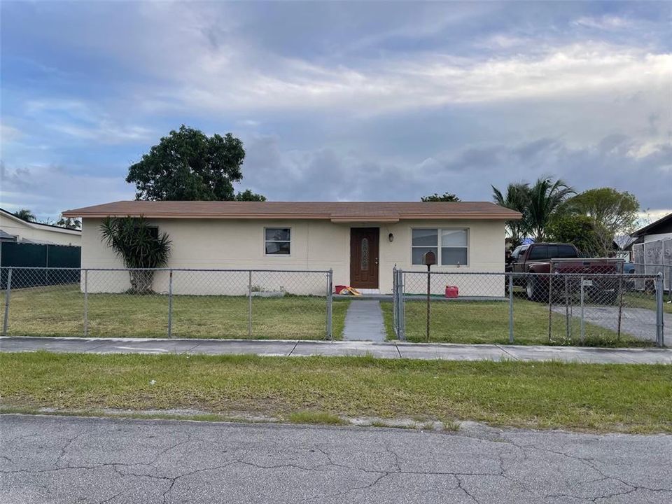 Recently Sold: $270,000 (3 beds, 1 baths, 1104 Square Feet)