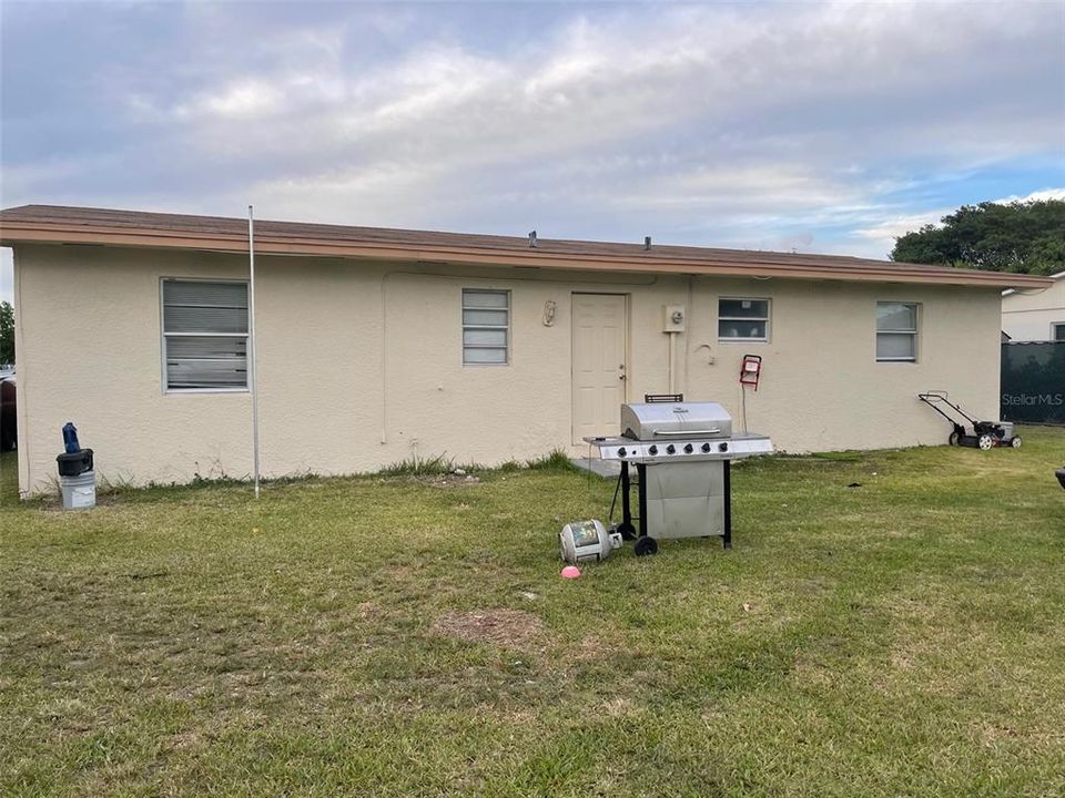 Recently Sold: $270,000 (3 beds, 1 baths, 1104 Square Feet)
