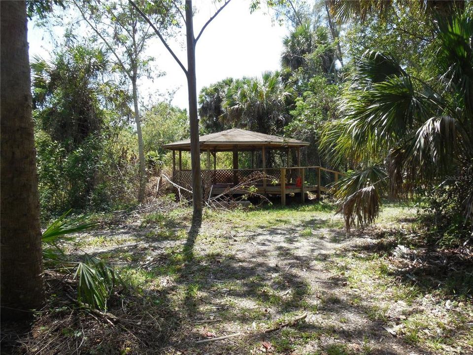 Recently Sold: $950,000 (3 beds, 1 baths, 912 Square Feet)