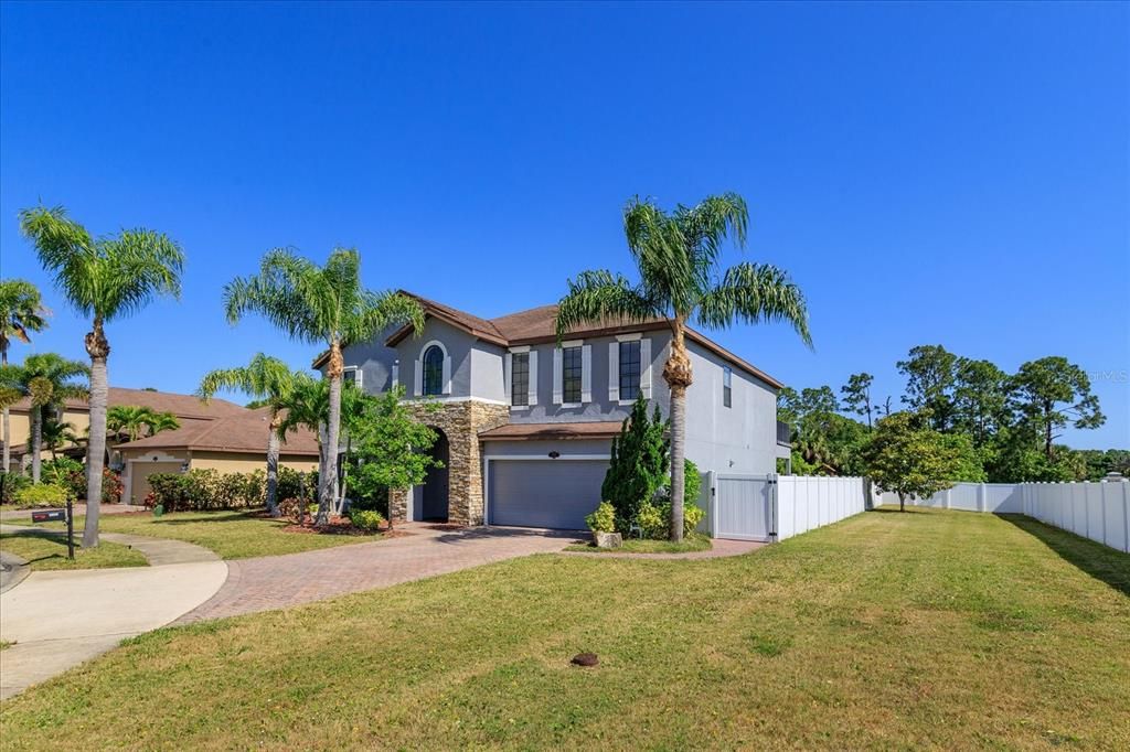 Recently Sold: $599,000 (6 beds, 3 baths, 3670 Square Feet)