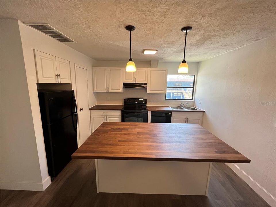 Recently Sold: $98,000 (2 beds, 1 baths, 876 Square Feet)