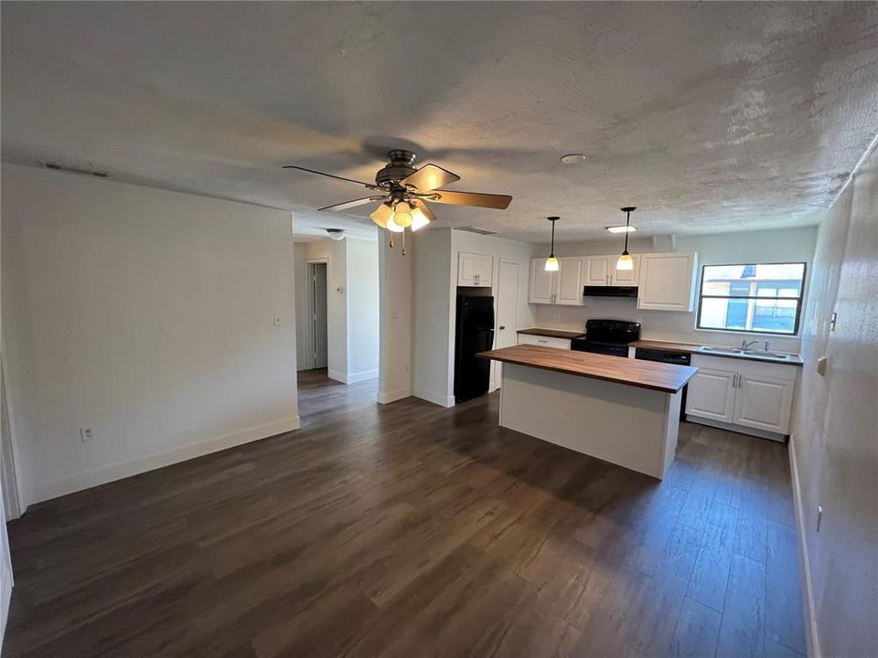 Recently Sold: $98,000 (2 beds, 1 baths, 876 Square Feet)