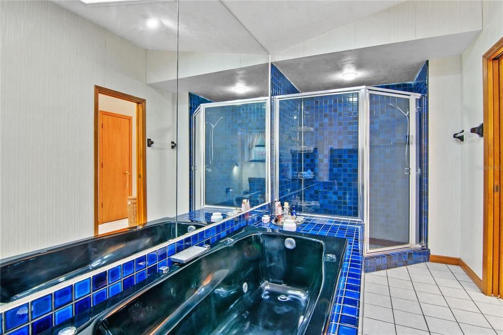 最近售出: $889,999 (4 贝兹, 4 浴室, 4970 平方英尺)