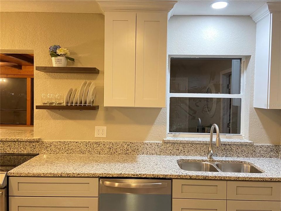 Vendido Recientemente: $399,900 (3 camas, 2 baños, 2314 Pies cuadrados)