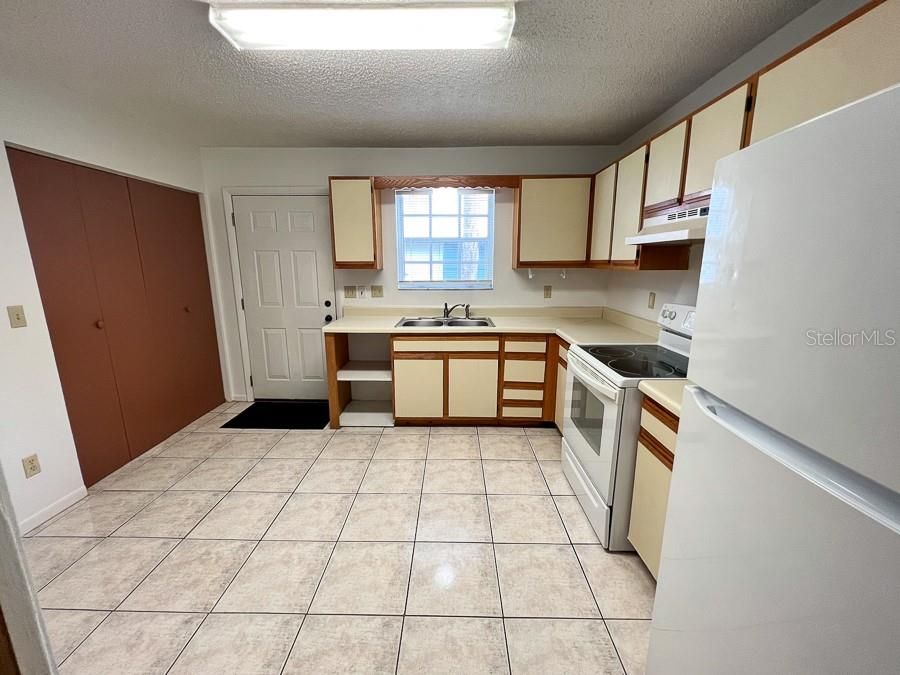 Recently Rented: $995 (2 beds, 1 baths, 1000 Square Feet)