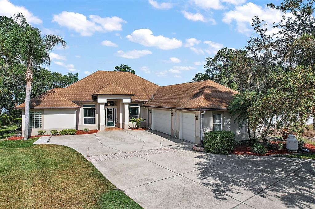 Recently Sold: $900,000 (3 beds, 3 baths, 2768 Square Feet)