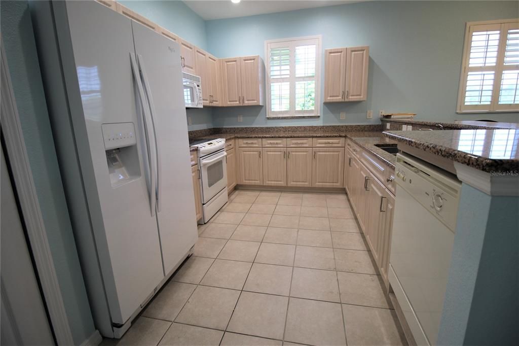 Recently Sold: $325,000 (2 beds, 2 baths, 1497 Square Feet)