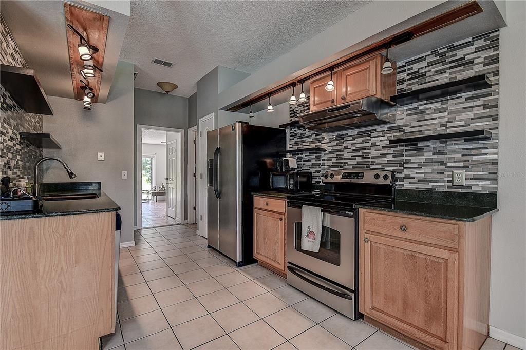 Recently Sold: $575,000 (3 beds, 2 baths, 1913 Square Feet)