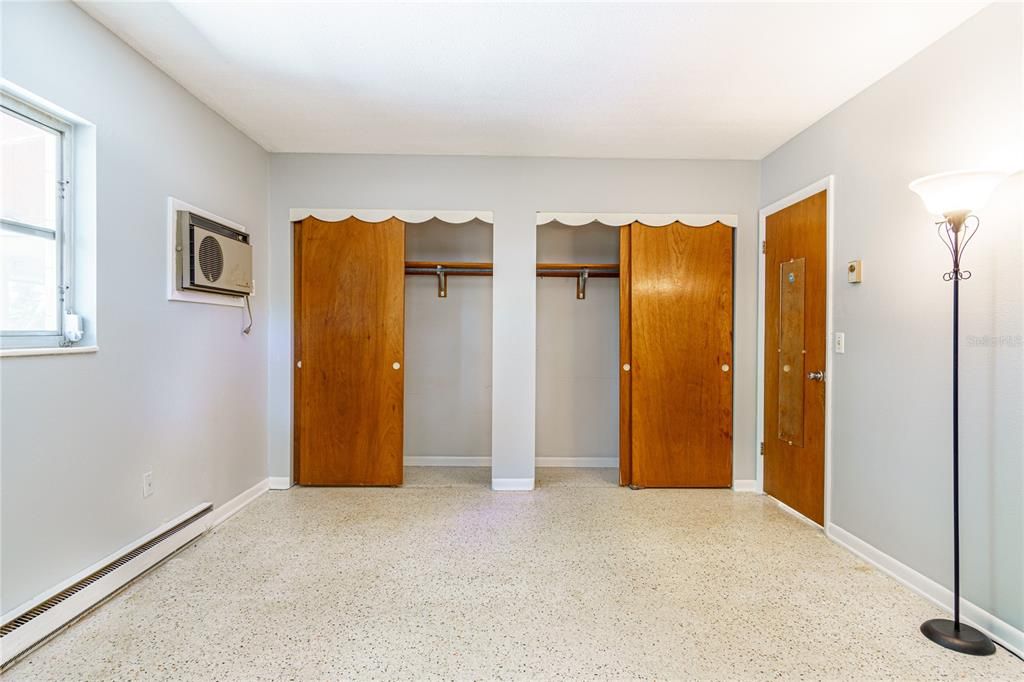 Recently Sold: $199,900 (2 beds, 1 baths, 1066 Square Feet)