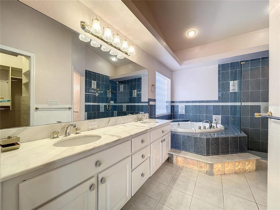 最近售出: $599,000 (4 贝兹, 2 浴室, 2072 平方英尺)