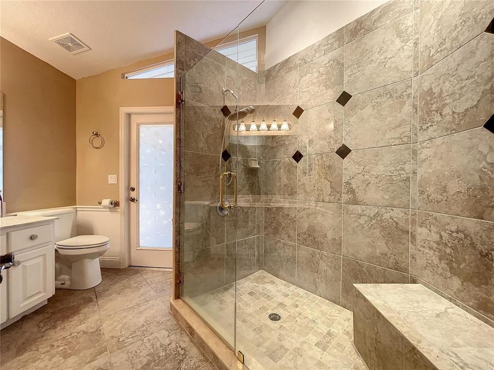 最近售出: $599,000 (4 贝兹, 2 浴室, 2072 平方英尺)