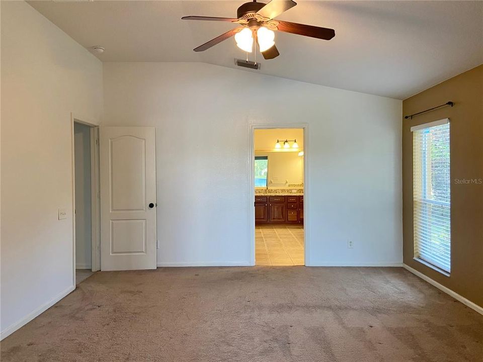 Recently Rented: $3,950 (4 beds, 2 baths, 2564 Square Feet)