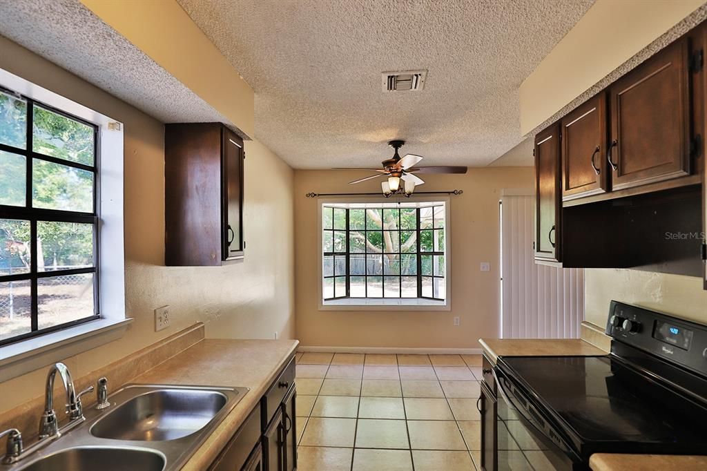 Recently Sold: $194,900 (3 beds, 2 baths, 1304 Square Feet)
