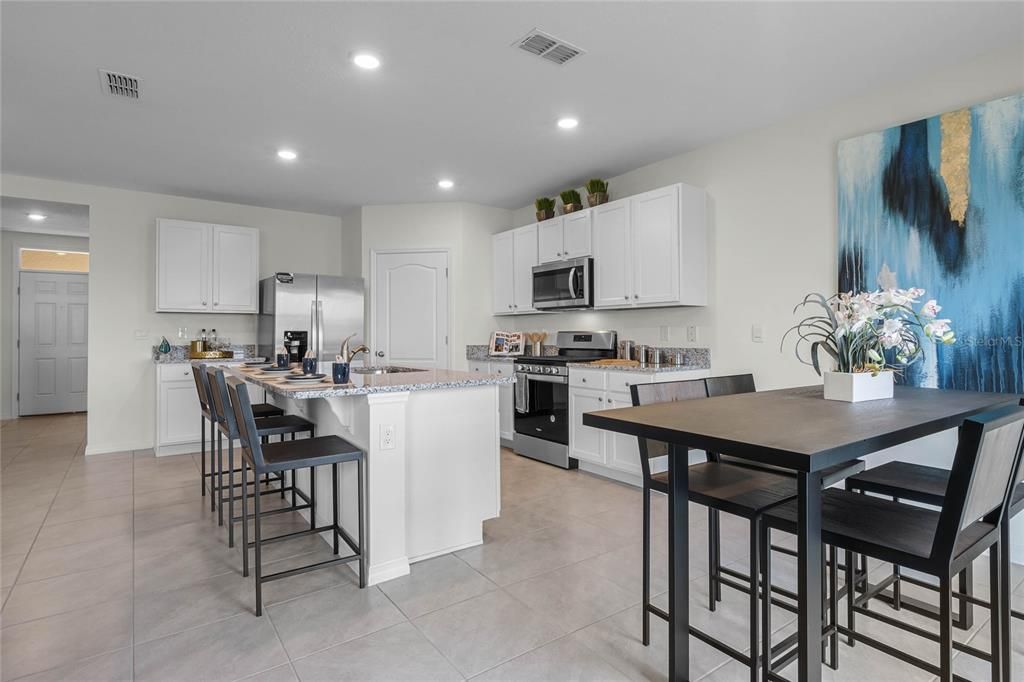 Recently Sold: $456,000 (5 beds, 3 baths, 2601 Square Feet)