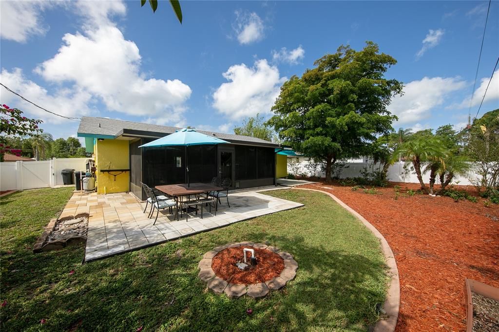 Recently Sold: $315,000 (2 beds, 2 baths, 1114 Square Feet)