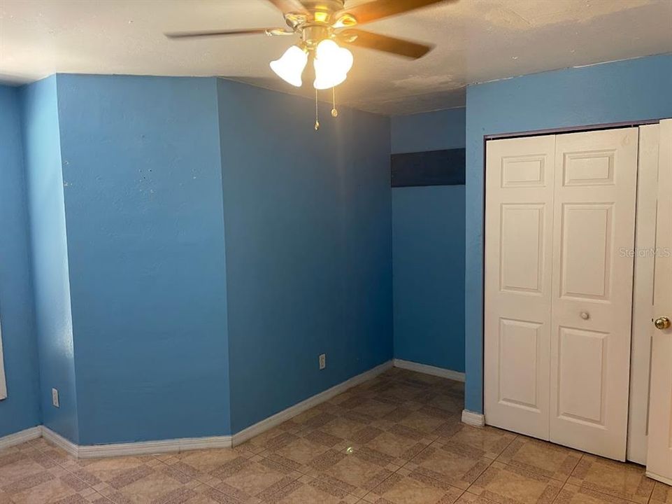 Recently Rented: $1,950 (3 beds, 2 baths, 1300 Square Feet)