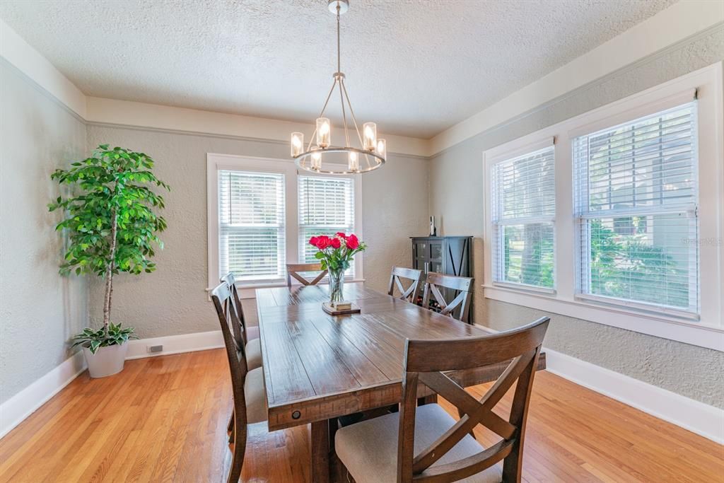 Recently Sold: $585,000 (3 beds, 2 baths, 1782 Square Feet)
