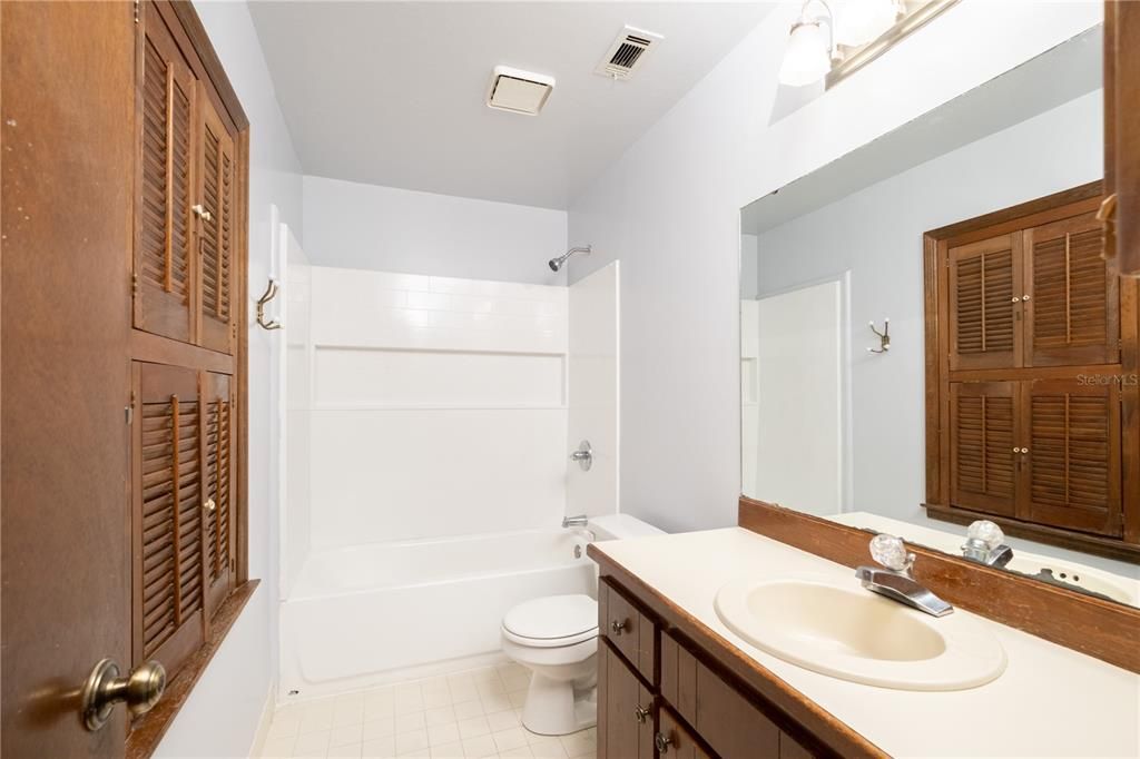 最近售出: $209,400 (2 贝兹, 2 浴室, 1008 平方英尺)