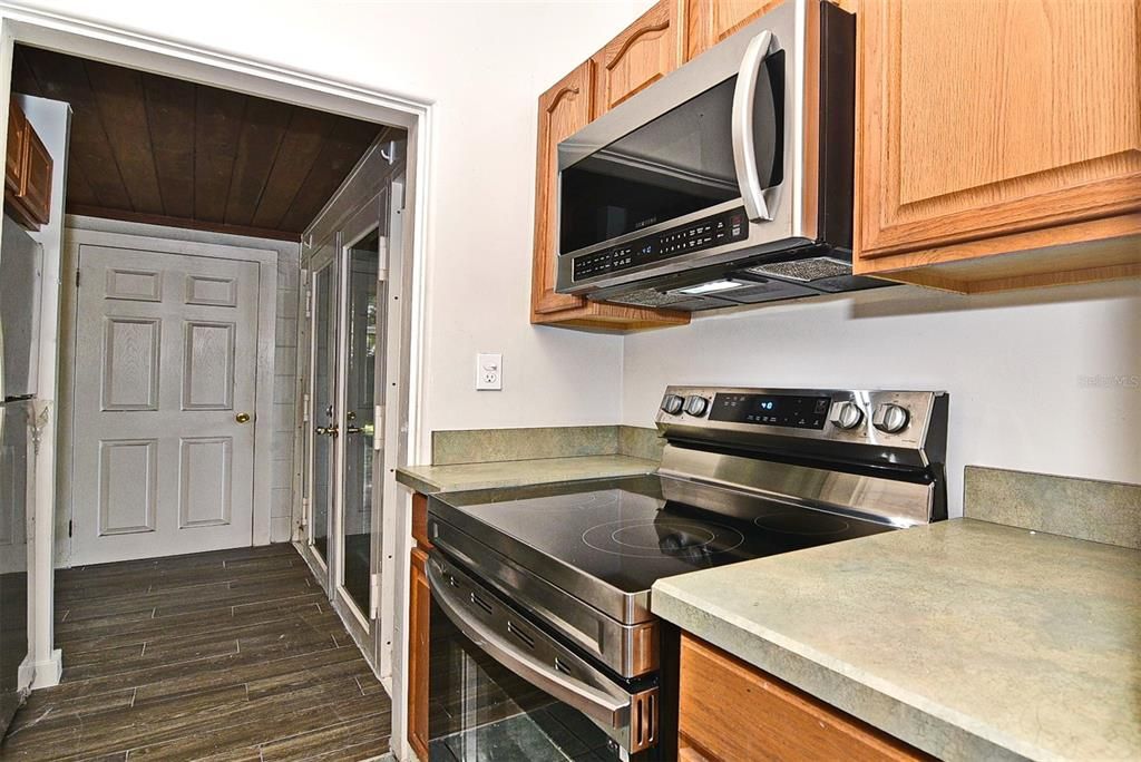 Recently Rented: $1,850 (2 beds, 1 baths, 1200 Square Feet)