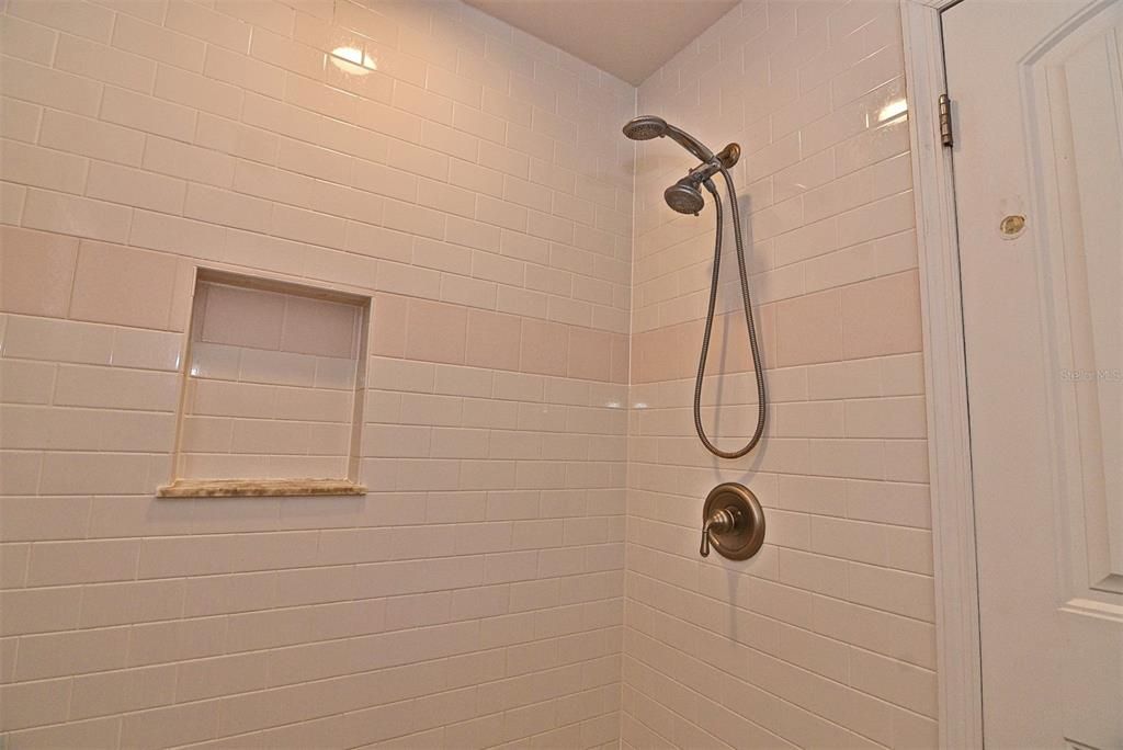 最近租的: $1,850 (2 贝兹, 1 浴室, 1200 平方英尺)