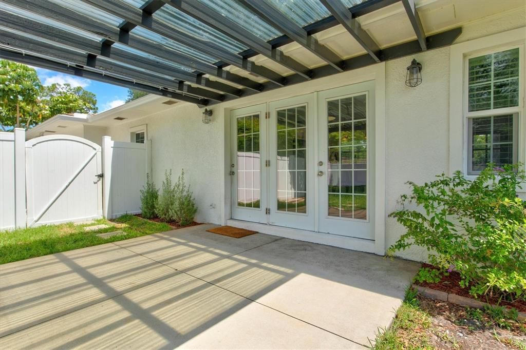 Recently Sold: $574,000 (3 beds, 2 baths, 1463 Square Feet)