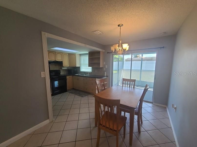 Recently Rented: $1,395 (2 beds, 1 baths, 888 Square Feet)
